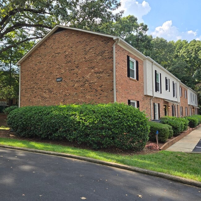 Building Photo - 5927 Quail Hollow Rd