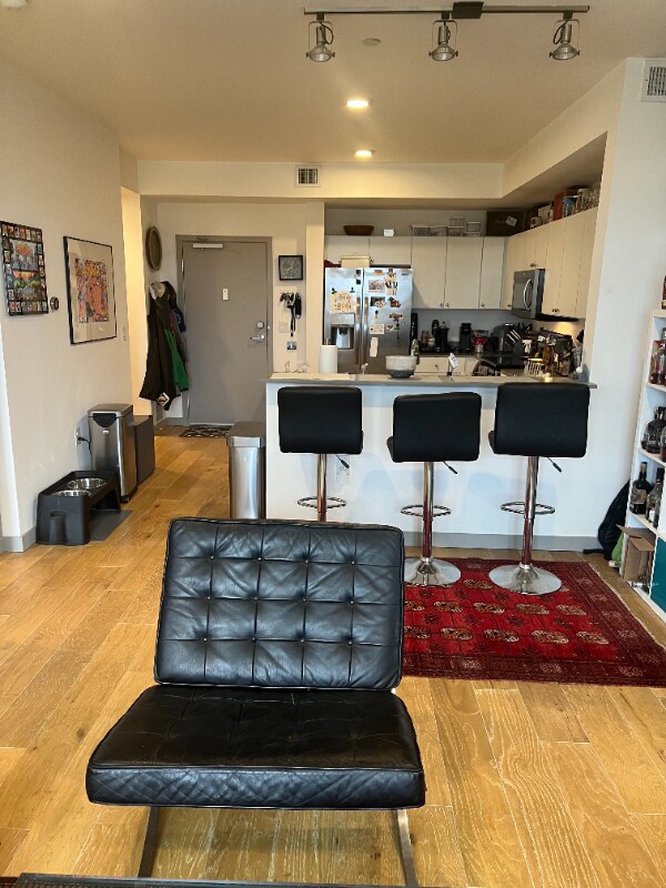 Building Photo - 400 Herron Dr