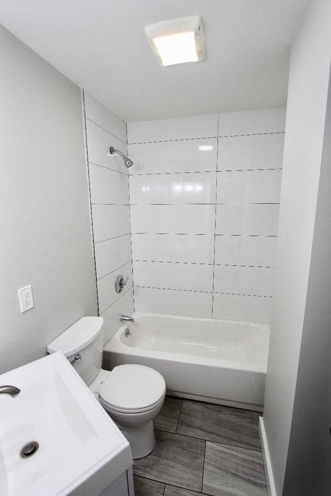 Photo - 94 E Cottage St Apartment