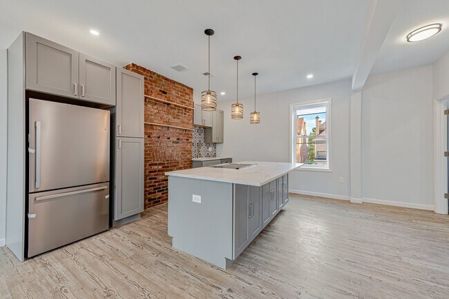 Building Photo - 5551 Columbo St
