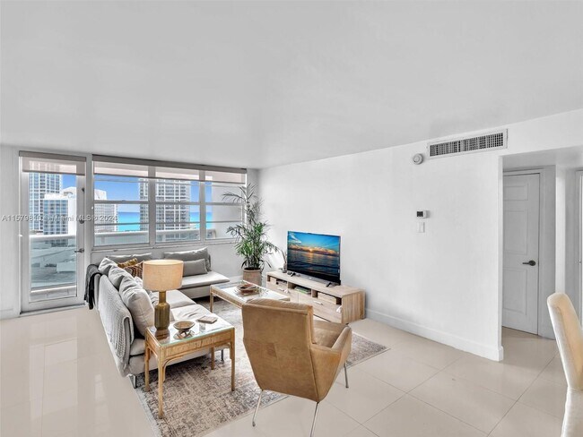 Foto del edificio - 6770 Indian Creek Drive Unit 15P