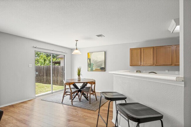 Foto del edificio - 2112 Perkins Pl