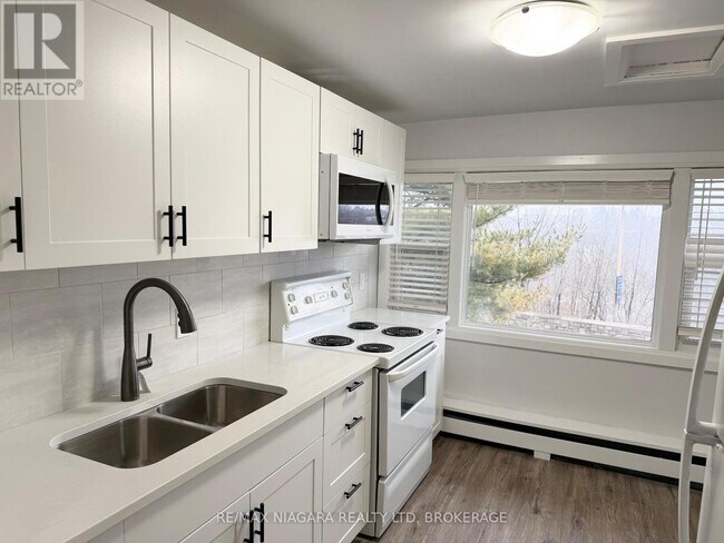 Photo du bâtiment - 4711 River Rd