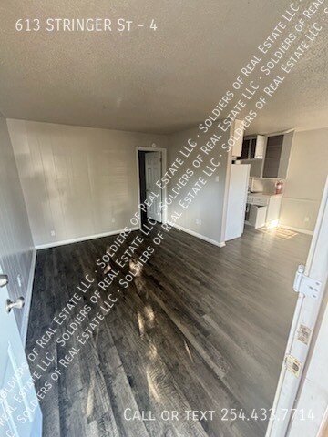 Foto del edificio - 613 Stringer St