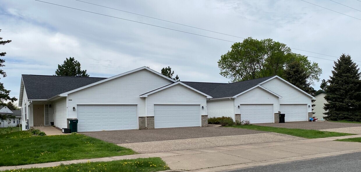 3940 House Rd Unit 4, Eau Claire, WI 54701 Apartments in Eau Claire