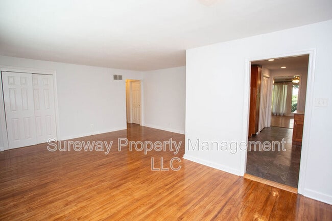 Building Photo - 104 Buckner Ave
