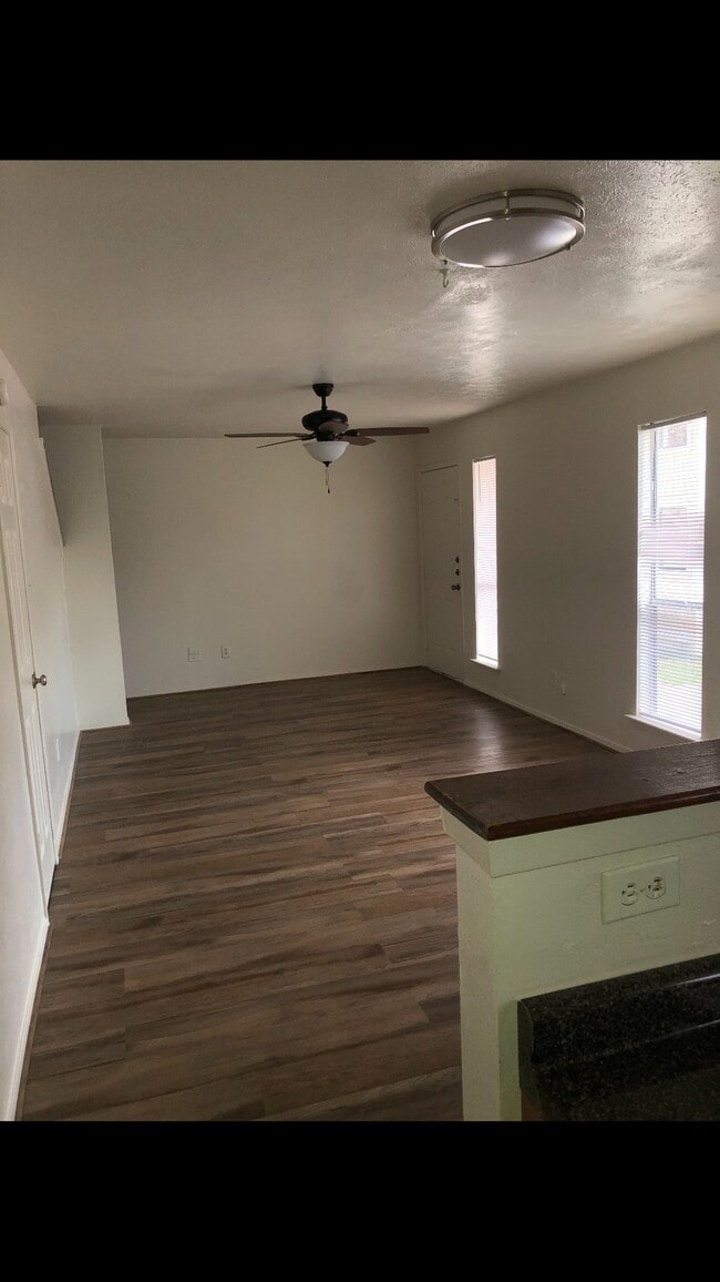 Building Photo - 2402 Toro Ln