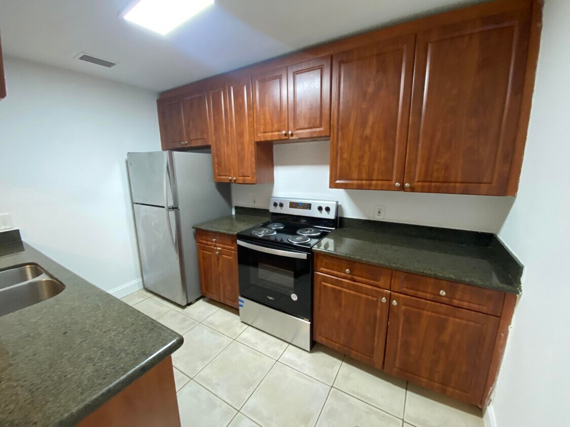 Primary Photo - 2124 Catherine Dr