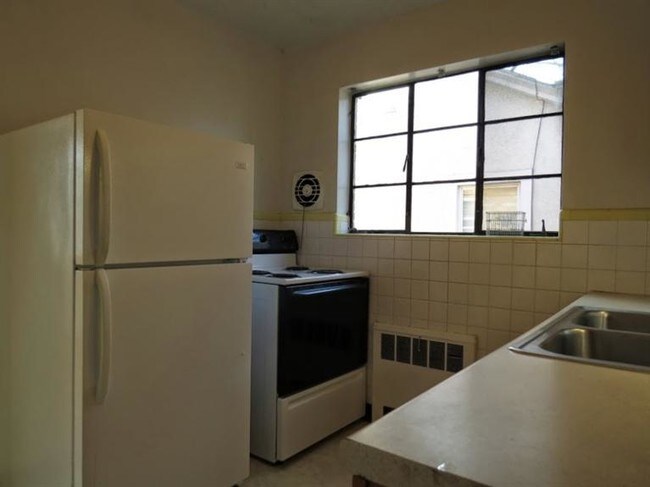 Foto del edificio - 3374 Woodford Rd