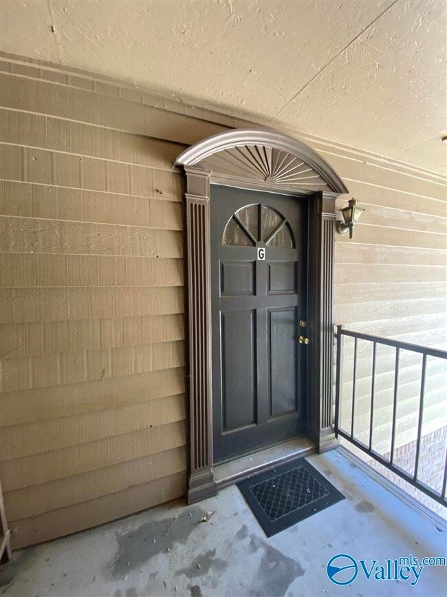 Building Photo - 2105 Epworth Dr NE