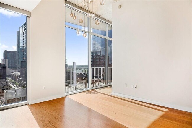 Building Photo - 360 Nueces St