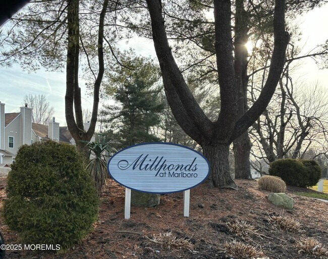 Foto del edificio - 481 Hawthorne Pl