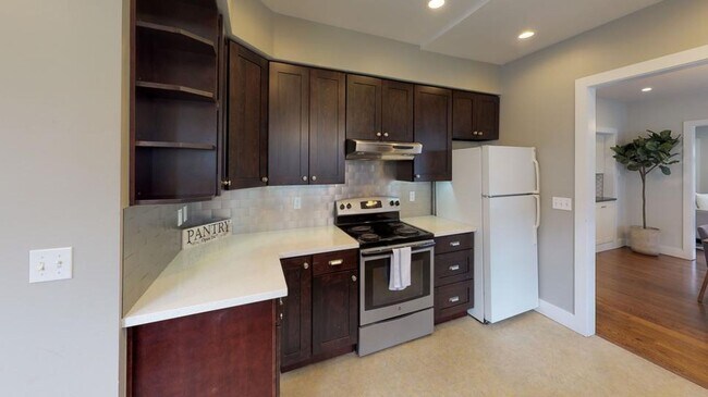 Foto del edificio - Newly remodeled home in Northern Universit...