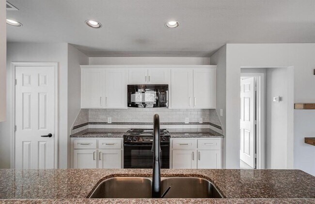 Building Photo - 2631 Woodridge Manor Dr