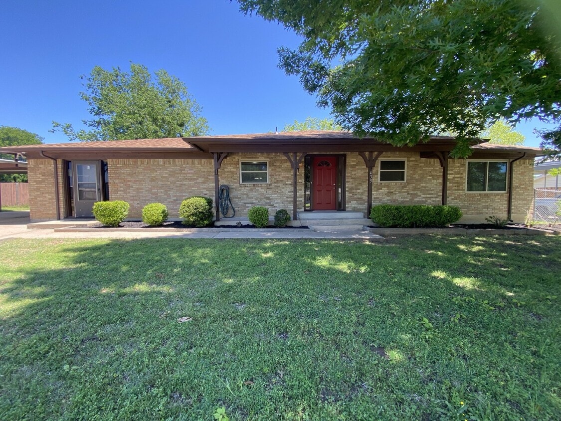 SUPER COOL HOUSE!! Immaculate 3bedroom, 3... Room for Rent in