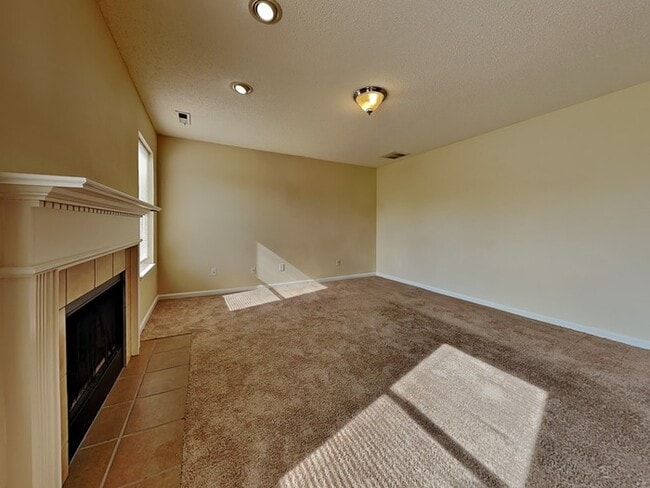 Building Photo - 15447 Dry Creek Rd