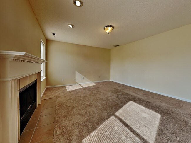 Foto del edificio - 15447 Dry Creek Rd