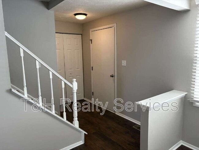 Building Photo - 1328 Dogwood Ct