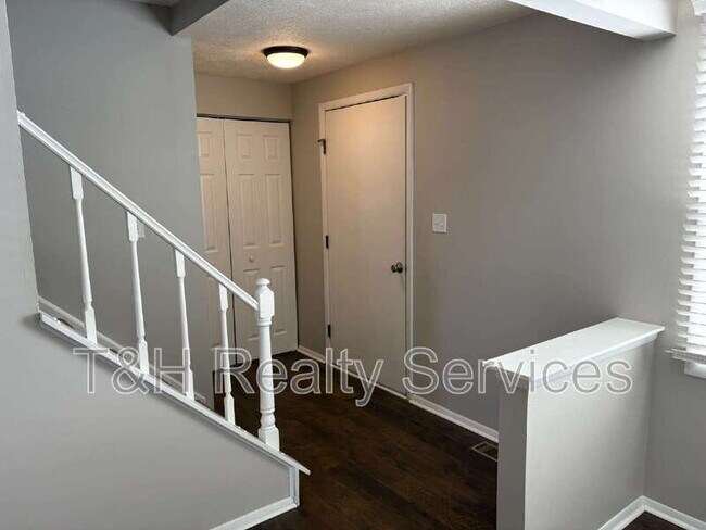 Foto del edificio - 1328 Dogwood Ct