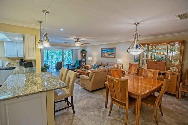 open combination rooms - 1743 Southwood St