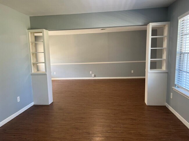 Building Photo - 11202 Waxwing St