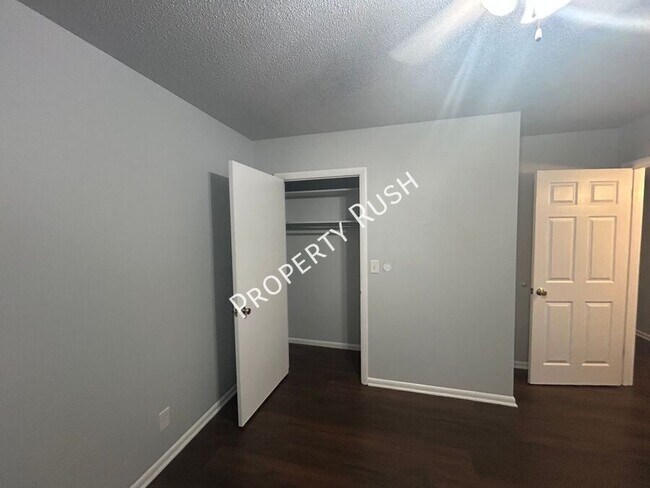 Building Photo - 3210 Joselin Ln