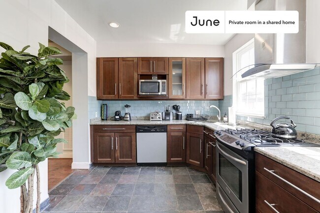 Foto del edificio - Room in Shared 5 bed/3.5 bath home in Capitol Hill