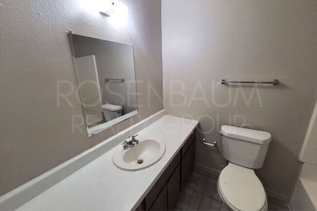 Foto del edificio - 9230 N 6th St