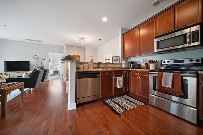 Building Photo - 8231 Lenox Creekside Dr