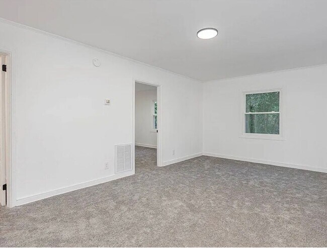 Building Photo - 312 Pineneedle Rd