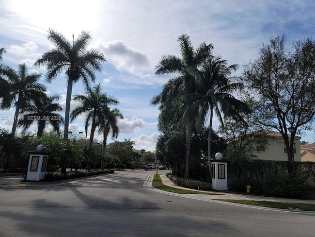 Building Photo - 16801 SW 49th Ct