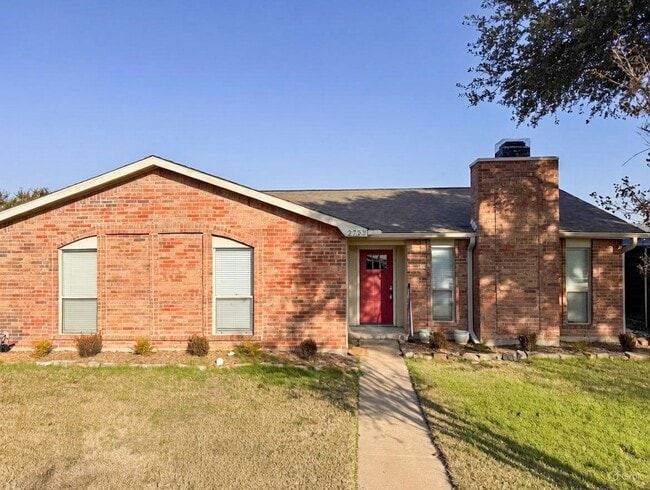 Photo - 2733 E Wentwood Dr House