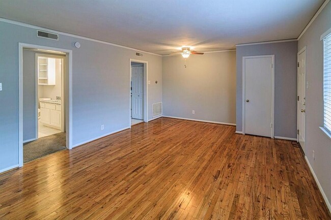 Building Photo - 4149 W Lovers Ln