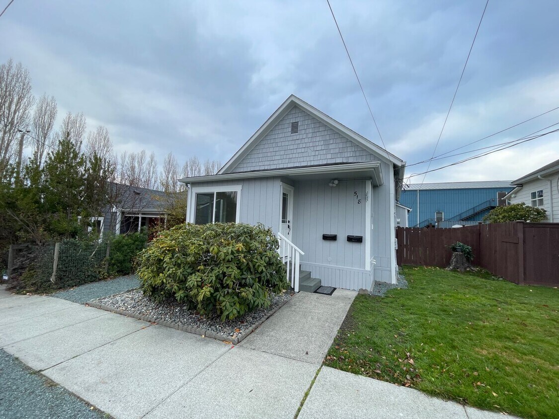 518 4th St Unit A, Anacortes, WA 98221 Room for Rent in Anacortes, WA
