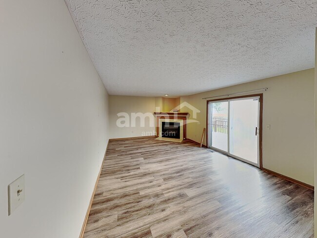 Foto del edificio - 6380 Kelsey Ct