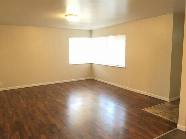 Foto del edificio - Sheffield Village Living: Spacious 2BD w/ Parking in San Leandro School District