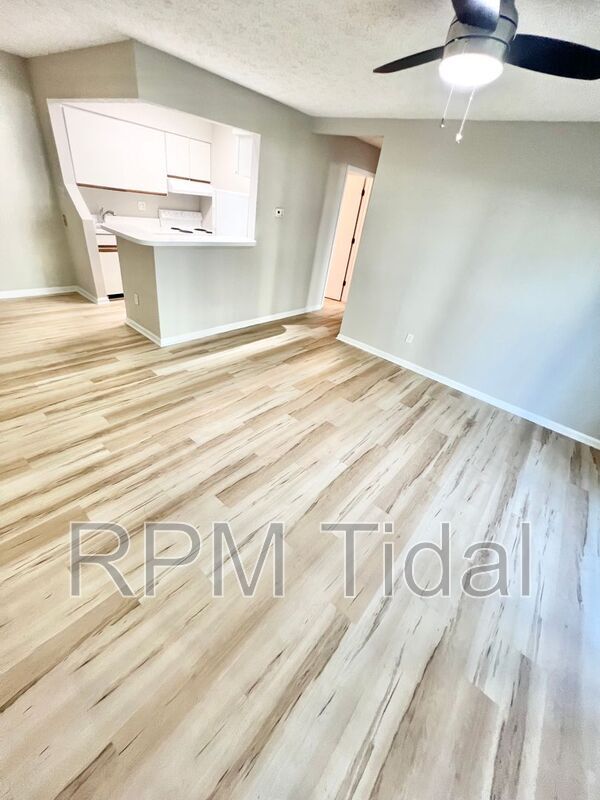Building Photo - 302 Wells Ct