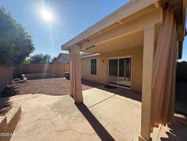 Foto del edificio - 2387 E Winchester Pl