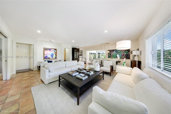 Foto del edificio - 526 Satinwood Dr