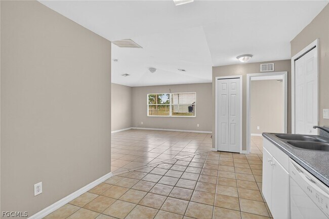 Foto del edificio - 848 Holmes Ave