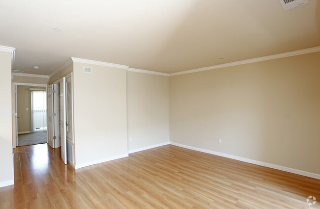 Interior Photo - Magnolia Grove Condominiums