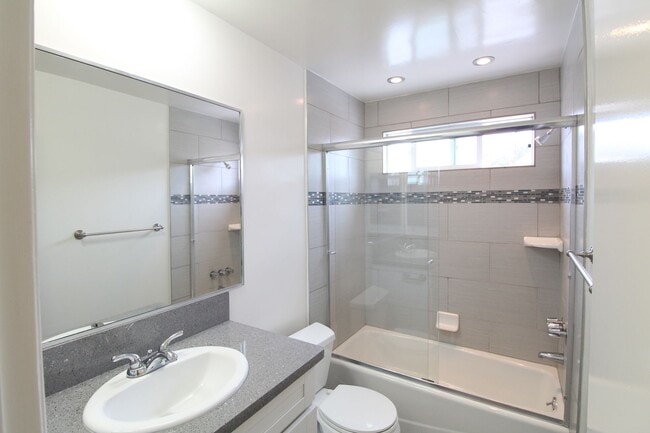 Interior Photo - 9622 Lucerne Ave