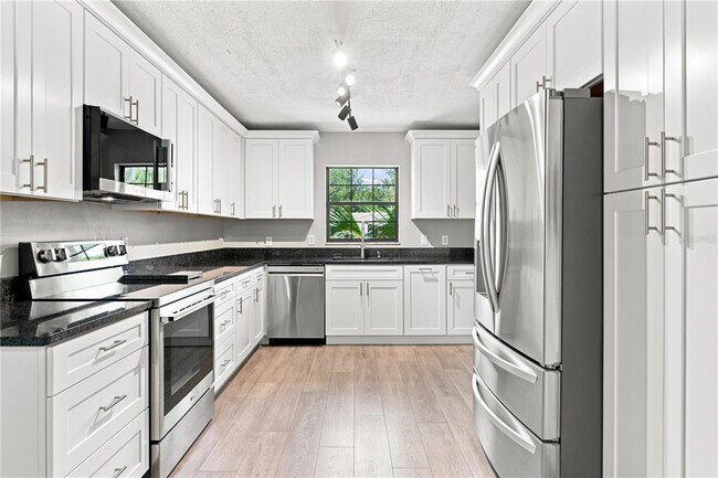 Foto del edificio - 3944 NE 7th St