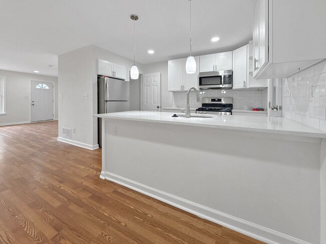 Building Photo - Spacious 3BR Home with Finished Basement & Flex Space