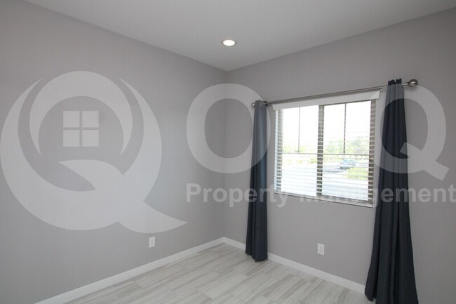 Building Photo - 2772 E Tonto Ln
