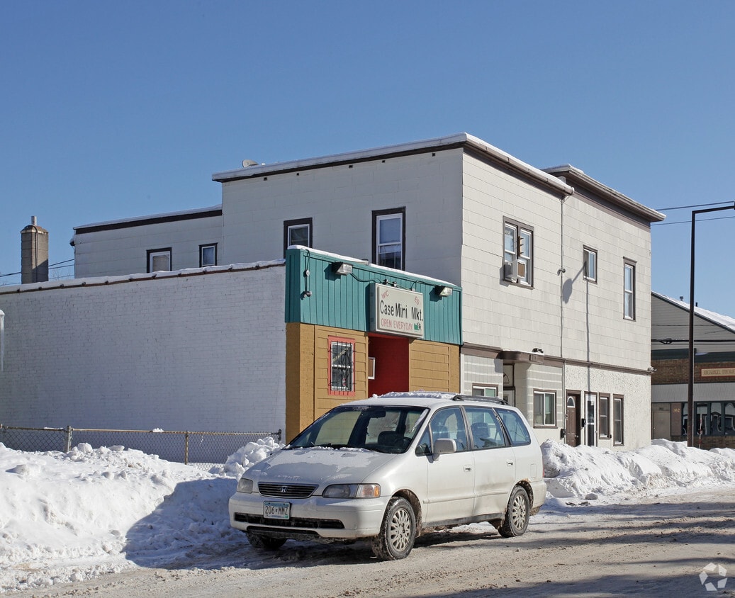 Building Photo - 935 Case Ave E