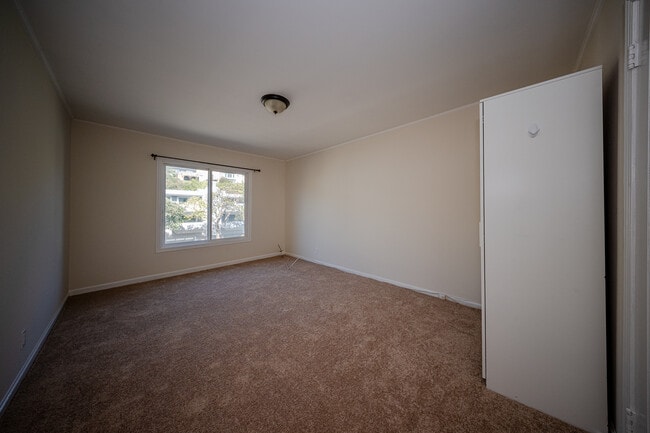 Foto del edificio - 483 Monterey Blvd