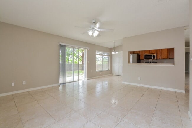 Building Photo - 12020 Woodglen Cir