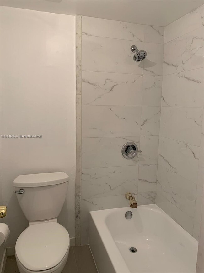 Foto del edificio - 8897 Fontainebleau Blvd