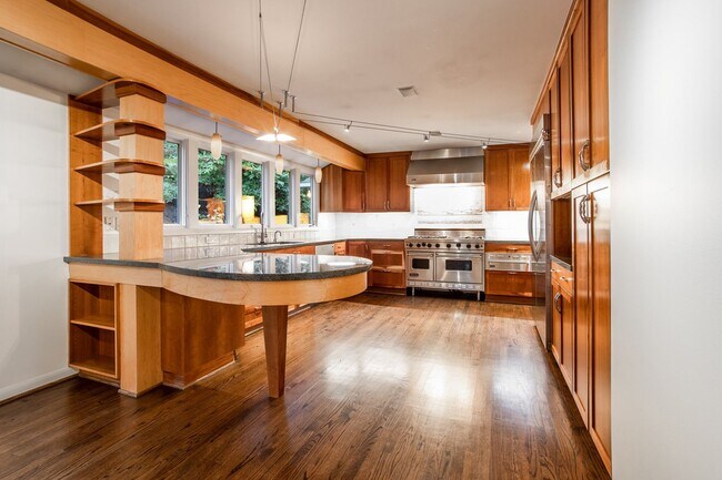 Foto del edificio - 2980 SW Montgomery Dr